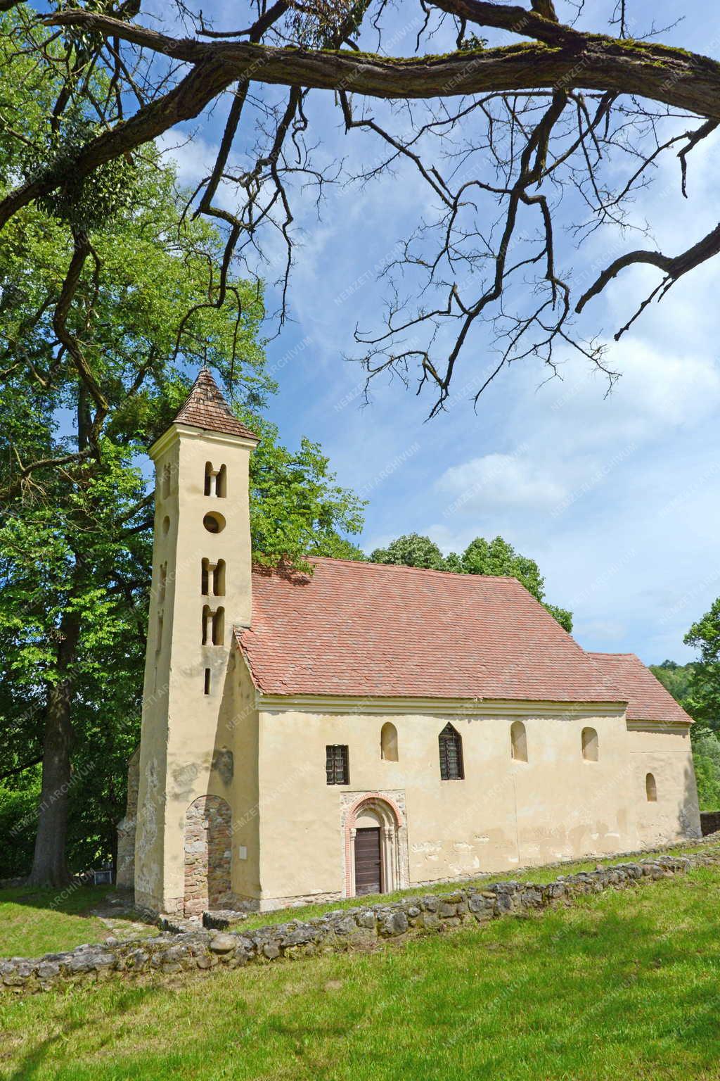 Városkép - Mánfa - Árpád-kori templom