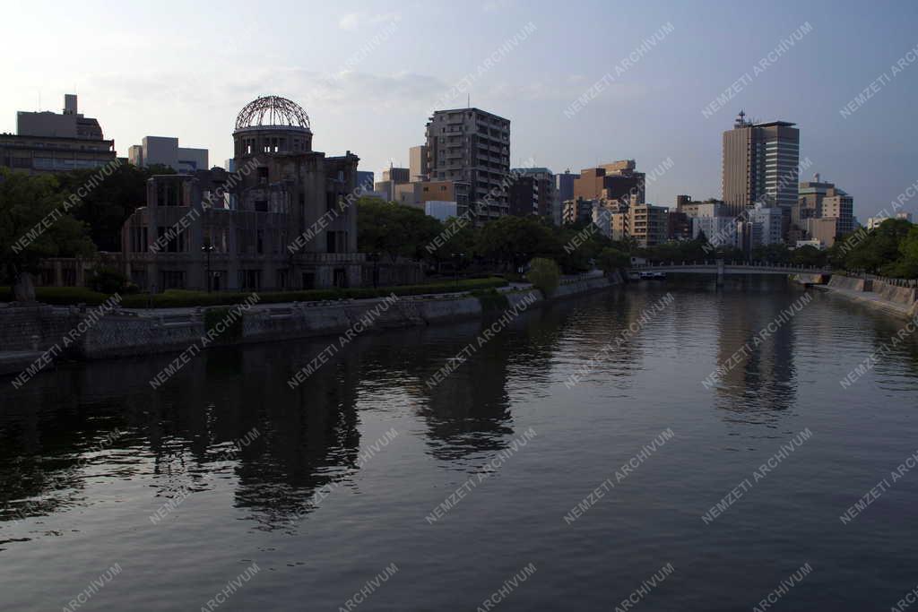 Városkép - Hirosima - Az Atombomba Dóm épülete 