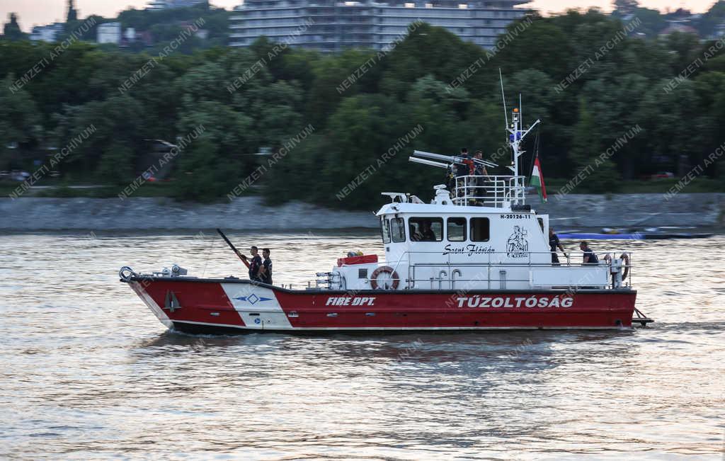 Városkép - Budapest - Szent Flórián tűzoltóhajó