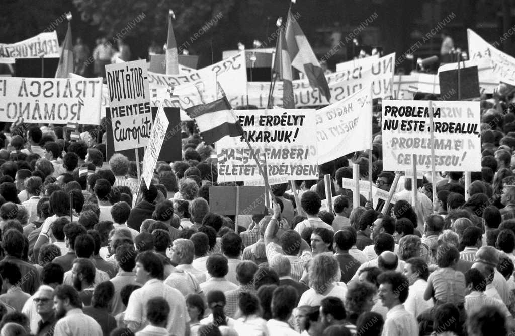 Külpolitika - Demonstráció Budapesten