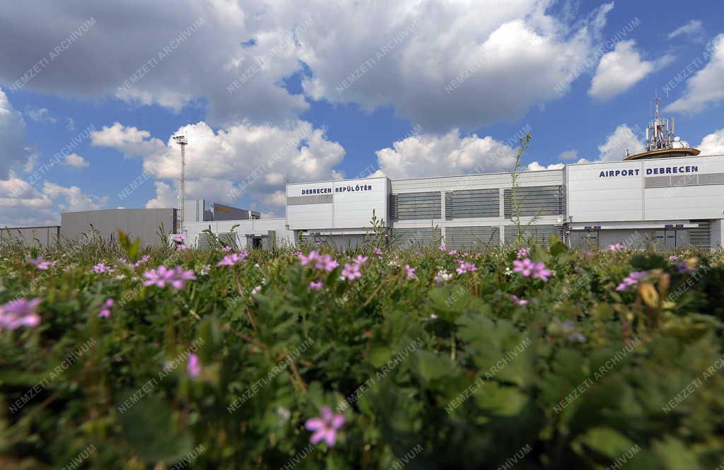 Légi közlekedés - Debrecen - Innovációs és Inkubátor Központ