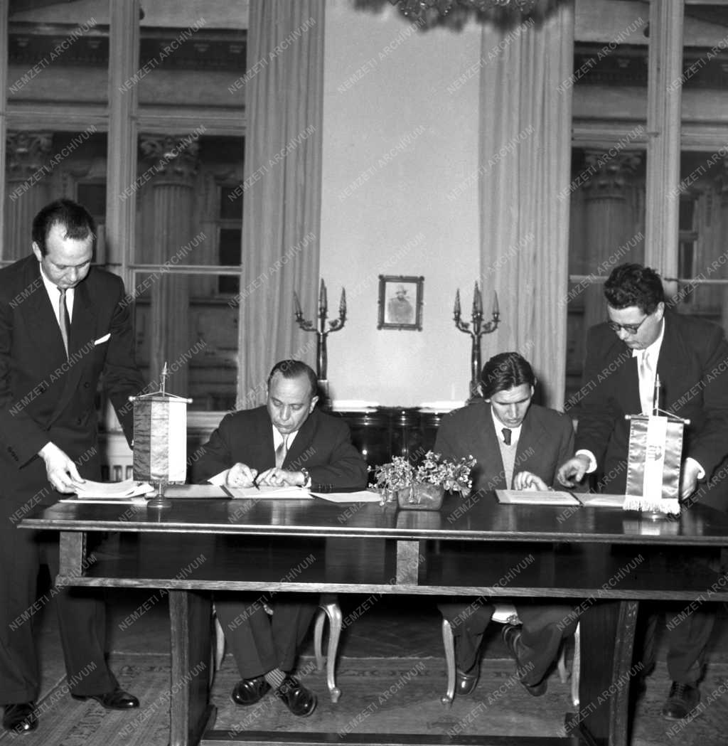 Külpolitika - Tudomány - Államközi egyezmény aláírása