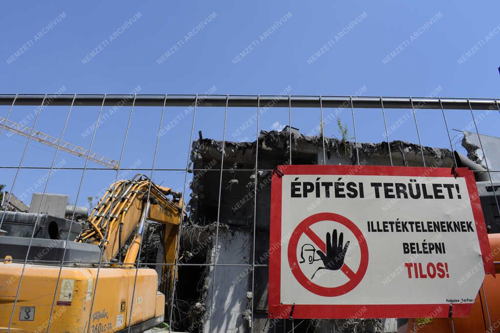 Építőipar - Budapest - MTI laborház bontása