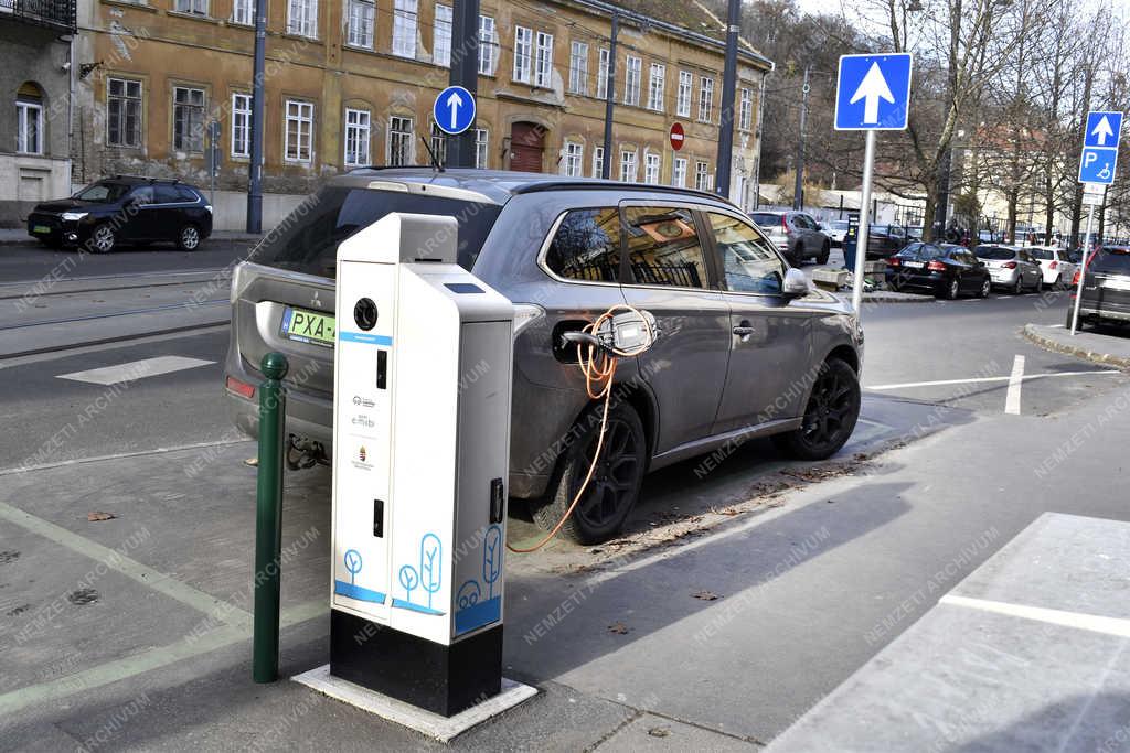 Közlekedés - Budapest - Elektromos autó töltő