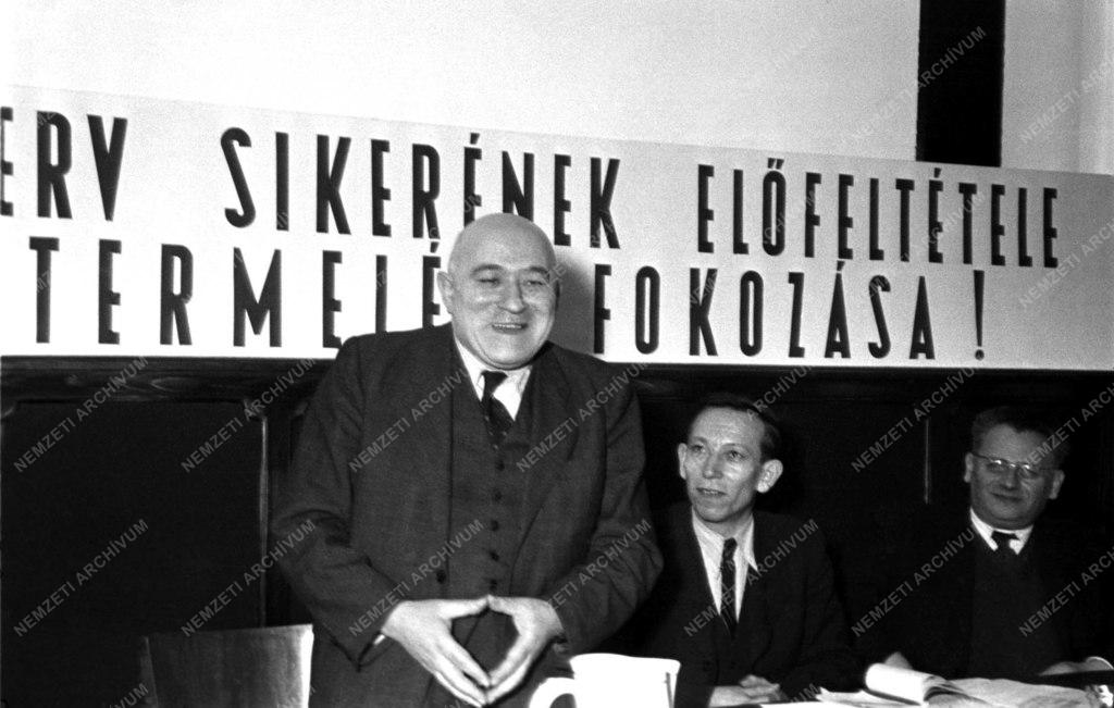 Munka - Konferencia - Bányászok konferenciája