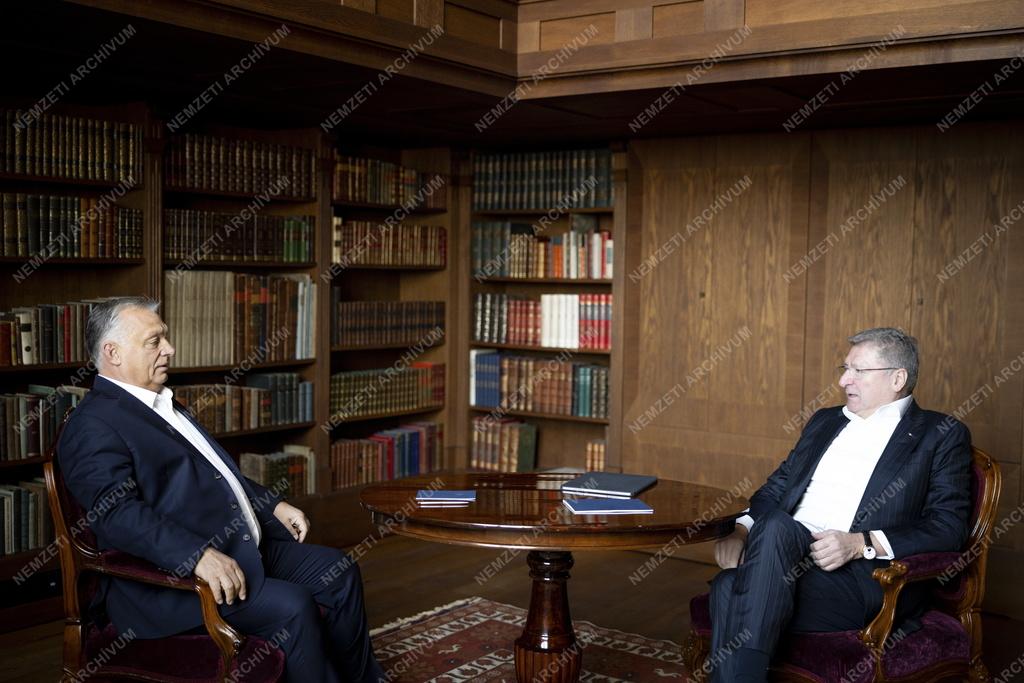Orbán Viktor a Magyar Kereskedelmi és Iparkamara elnökével tárgyalt
