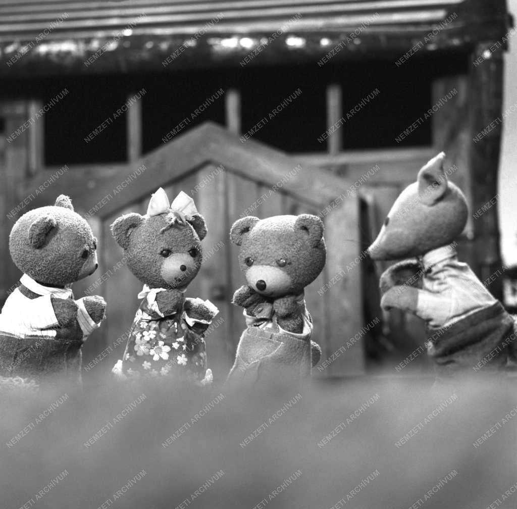 Televízió - A Dörmögőék kalandjai című bábfilmsorozat forgatása
