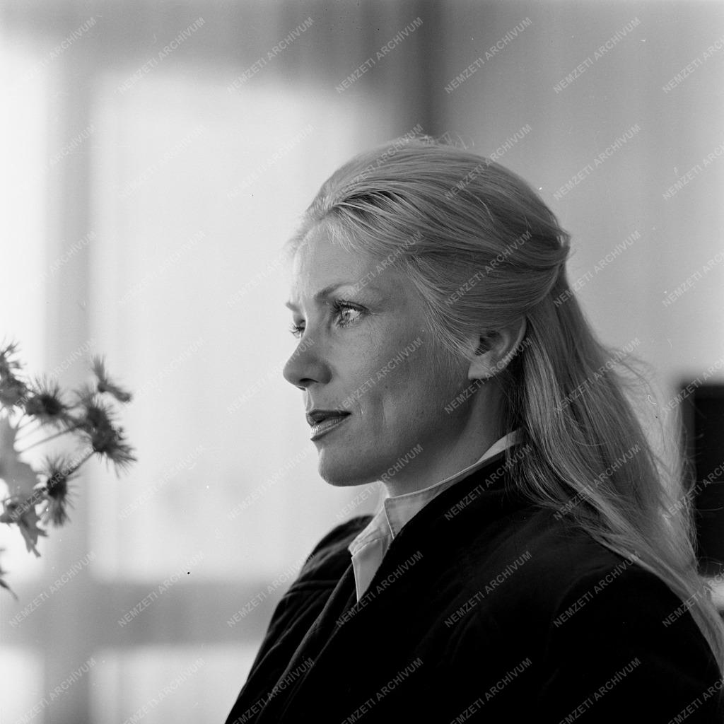 Kultúra - Adamis Anna dalszövegíró, költő