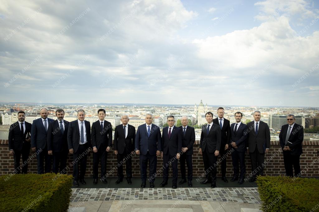 Orbán Viktor Toshihiro Suzukival tárgyalt