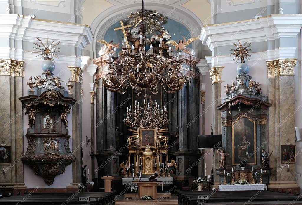 Egyházi épület - Budapest - Újlaki Sarlós Boldogasszony templom