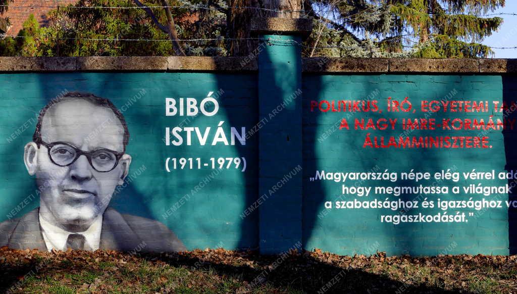 Emlékezés - Budapest - 1956-os hősöket bemutató falfestmények Pasaréten