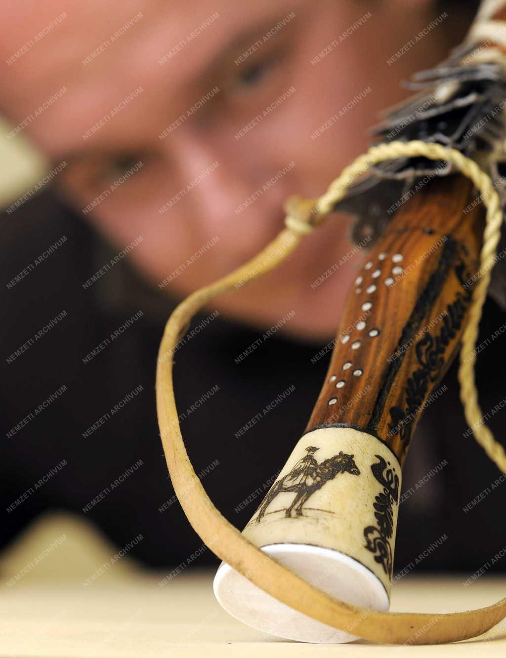 Népművészet - Figurális díszítésű karikásnyél