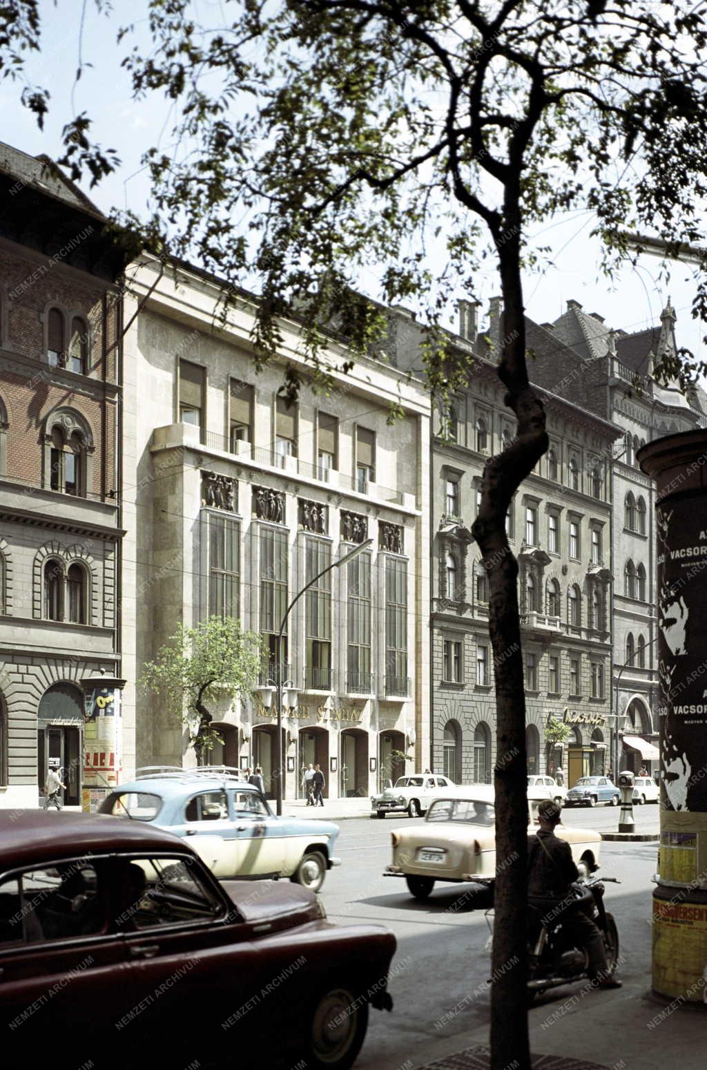 Városkép - Kultúra - Madách Színház