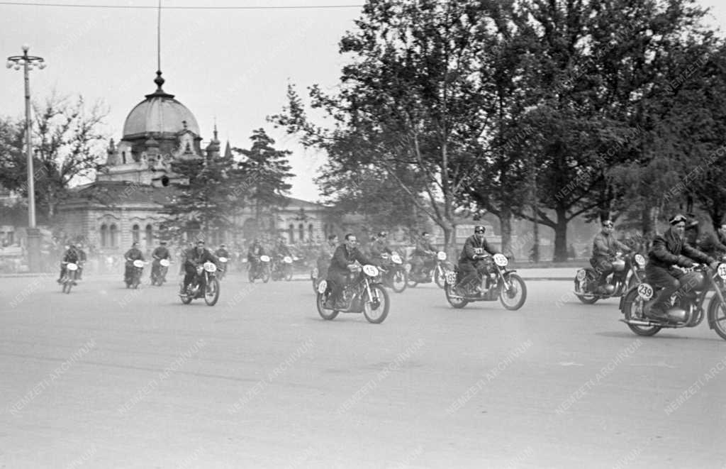 Sport - Gyorsasági motorverseny
