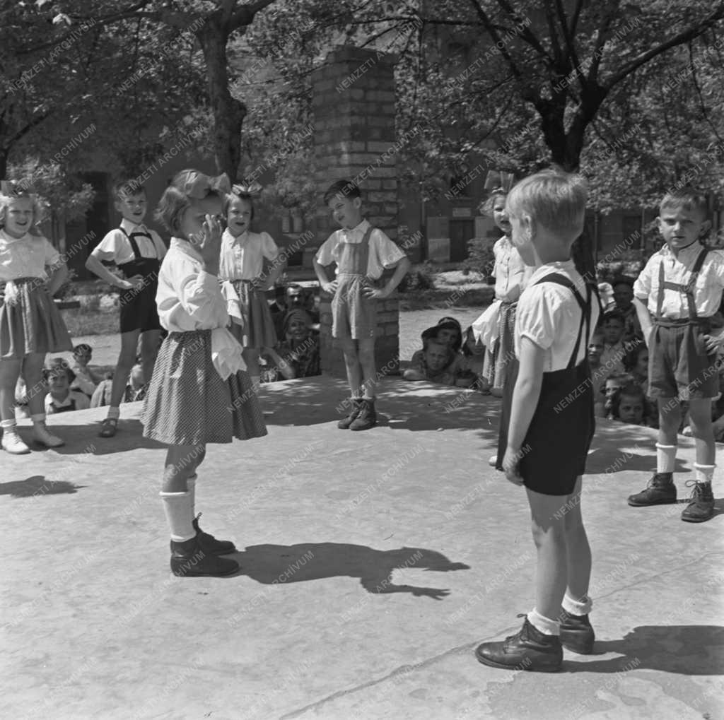 Ünnep - Óriáskifli a Gyermekhét alkalmából