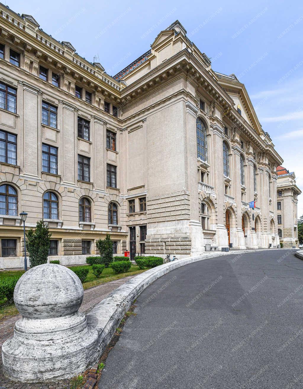 Felsőoktatás - Debrecen - 20 éves a Debreceni Egyetem