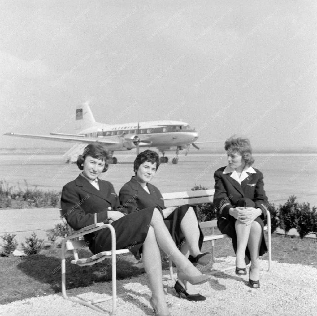 Légiközlekedés - Malév egyenruhák