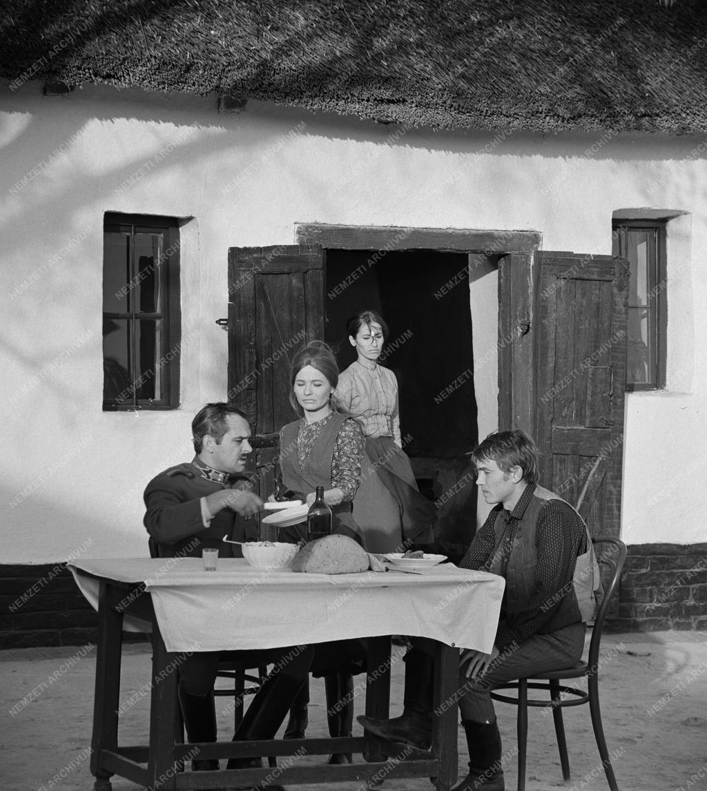 Új filmet forgat Jancsó Miklós. A „Csend és kiáltás” című új magyar film témája az 1920-as években játszódik.