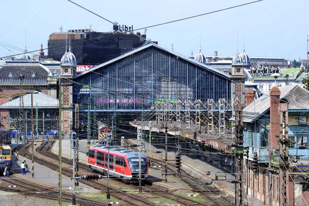 Közlekedési létesítmény - A Nyugati pályaudvar