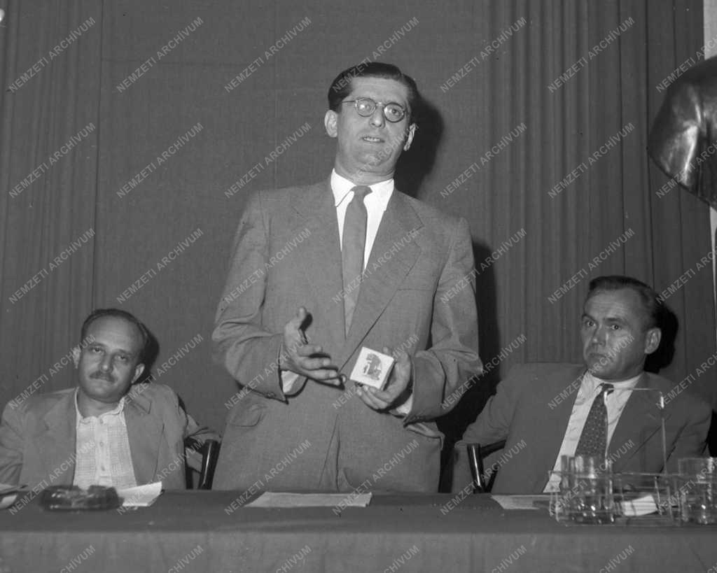 Oktatás - Fiatal jogászok nagygyűlése - Világhi Miklós felszólal