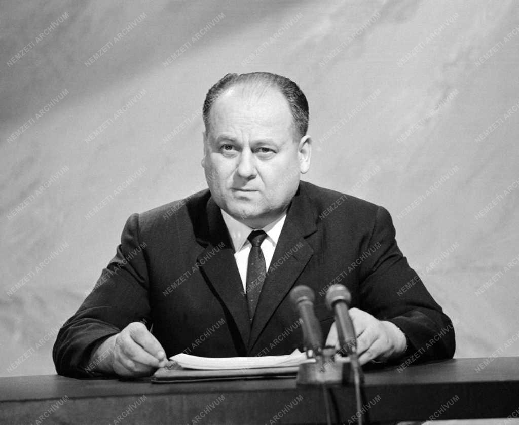 Belpolitika - Komócsin Zoltán ünnepi beszéde a TV-ben