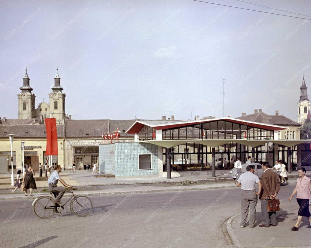 Közlekedés - Átadták a székesfehérvári MÁVAUT pályaudvart