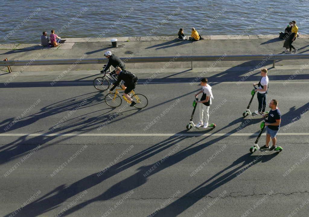 Közlekedés - Budapest - Hétvégére autómentes a pesti alsó rakpart