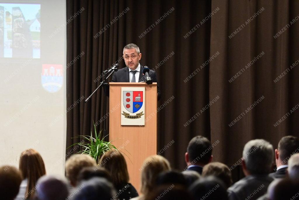 Megemlékezés a felvidéki kitelepítettek emléknapján Mágocson 
