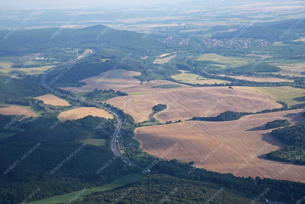 Légi felvétel - Tatabánya - Gabonaföldek 