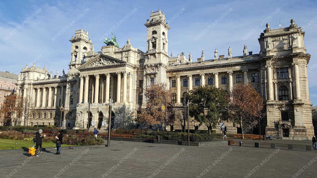 Városkép - Budapest - Az egykori igazságügyi palota épülete
