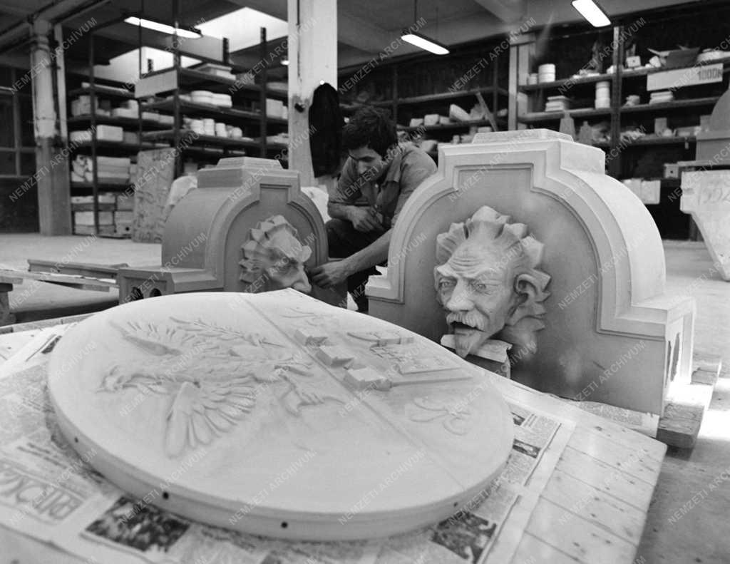 Porcelánipar - A Parlamentnek dolgozik a Zsolnay gyár