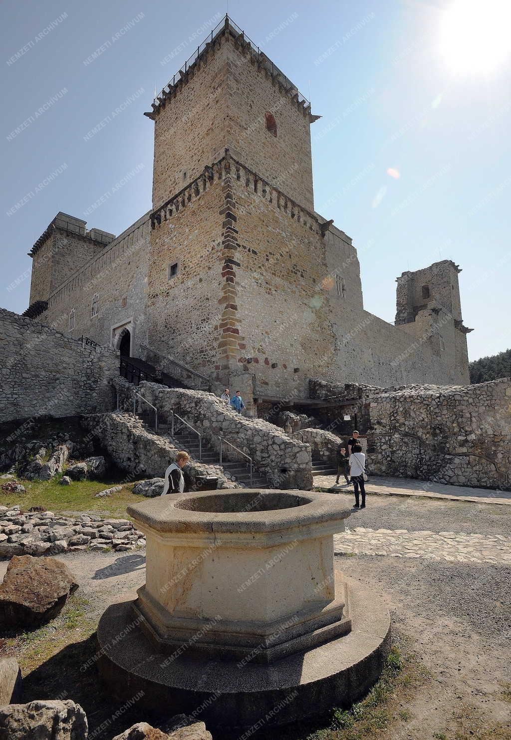 Turizmus - Diósgyőr - Az újjáépített vár