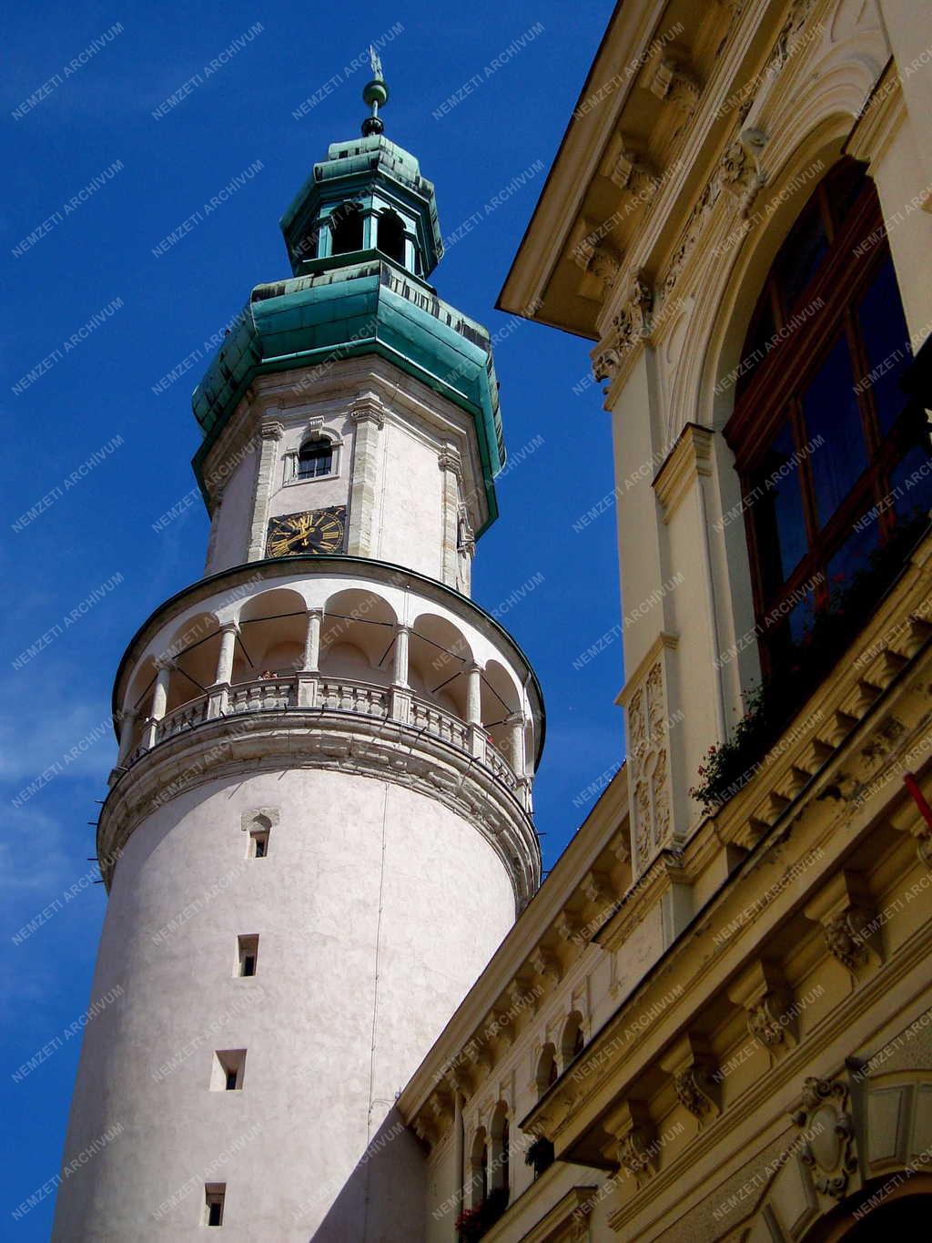 Épület - Sopron - A Tűztorony a Városháza mellett
