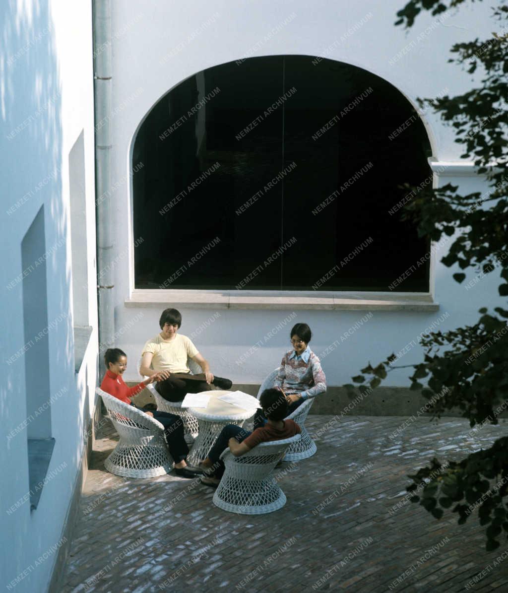 Képzőművészet - Nemzetközi Kerámia Kísérleti Stúdió