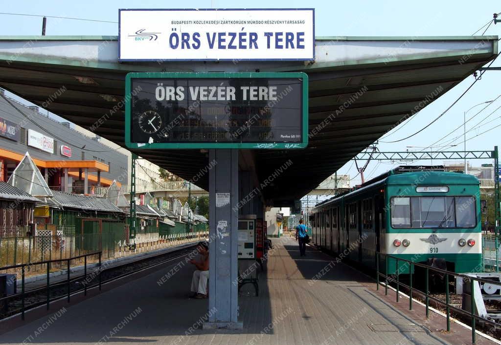 Közlekedés - A 8-as és 9-es HÉV végállomása