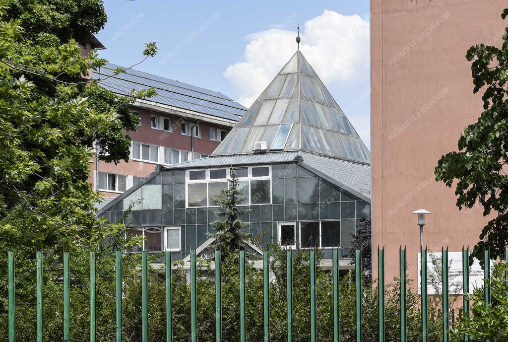 Városkép - Budapest - 50 éves Újpalota
