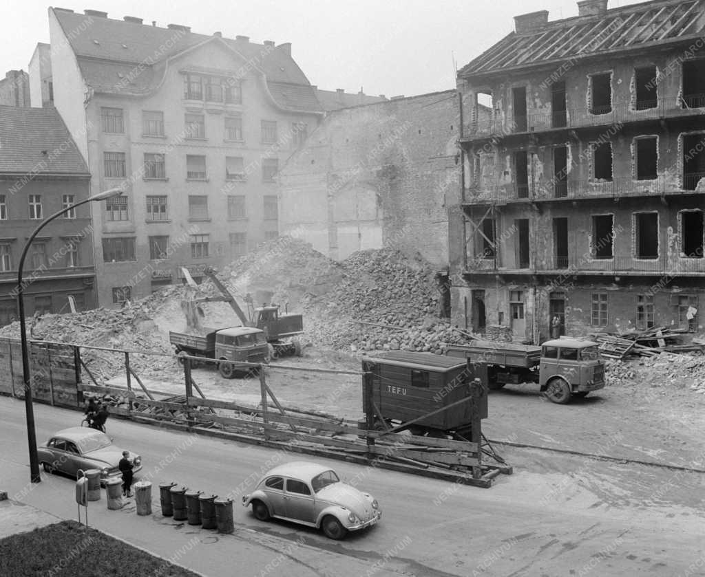 Építőipar - A Walthier-bérház bontása a belvárosban