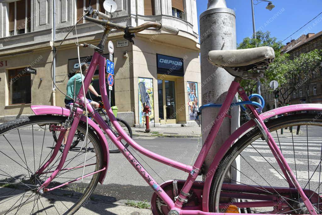 Városkép - Kereskedelem - Budapest - Gepida kerékpárbolt a Bartók Béla úton