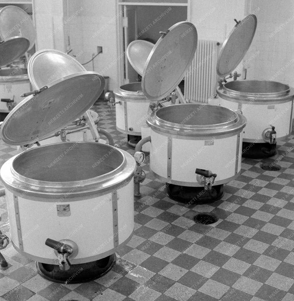 Vendéglátás - Nagyüzemi konyha