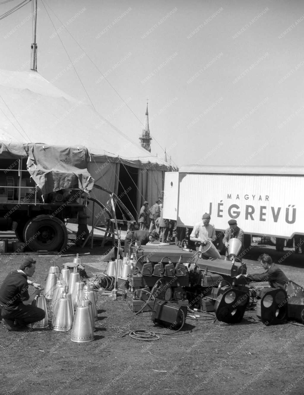 Kultúra - Vidéki körútra indul a Magyar Jégrevü társulata 