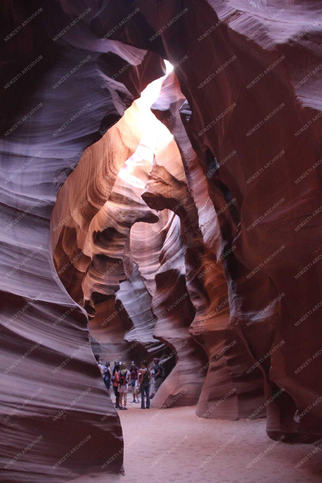 Természet - Turisták az Antilop-kanyonban