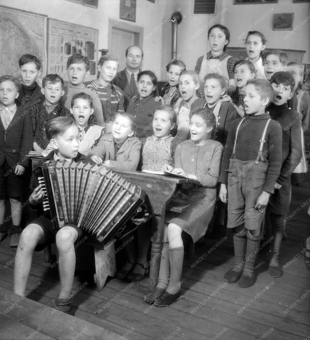 Oktatás - Nagymányok - Bányatelepi iskola
