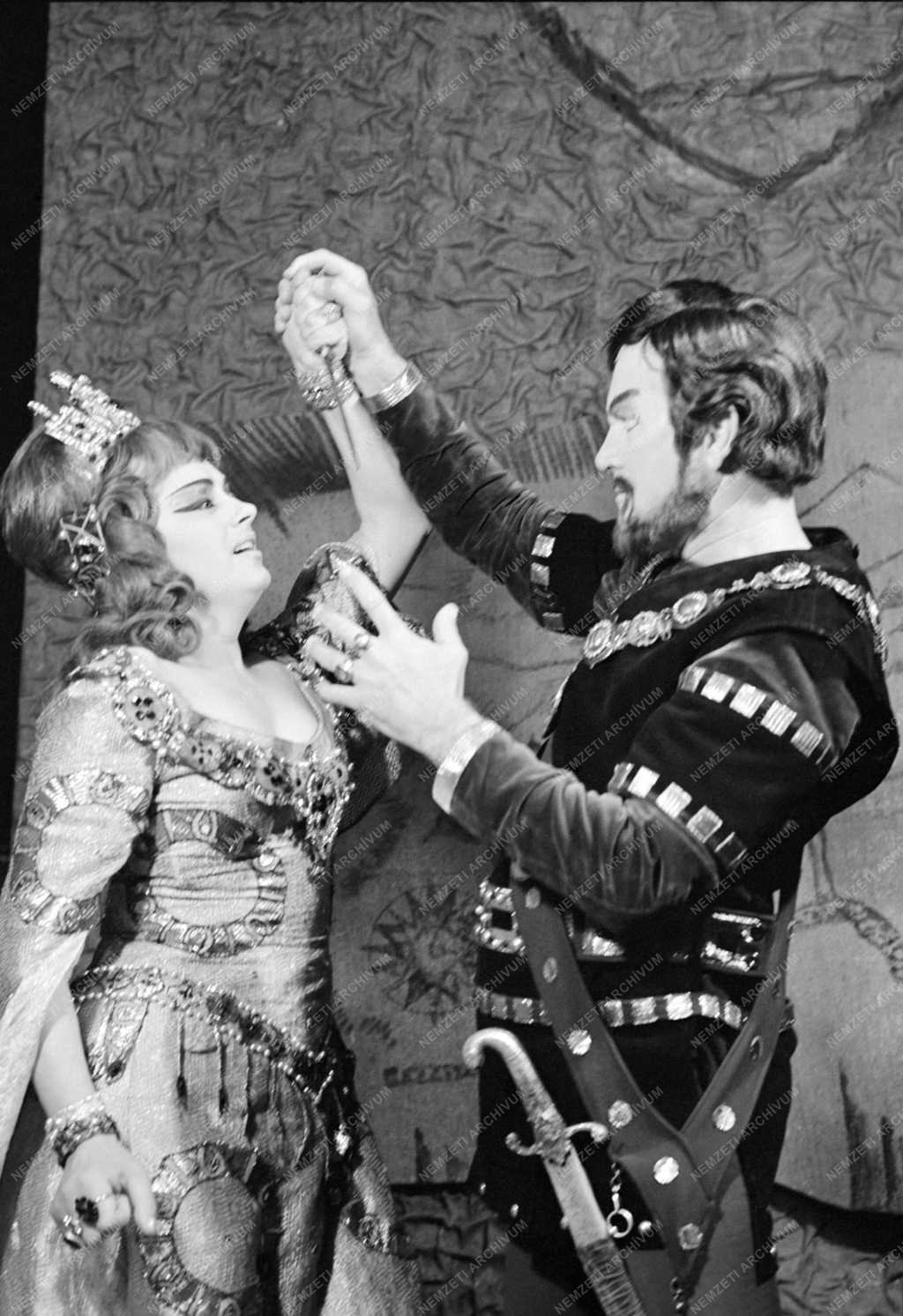 A Magyar Állami Operaház május 10-én újítja fel Erkel: Bánk bán című operáját. Rendező: dr. Kenessey Ferenc.