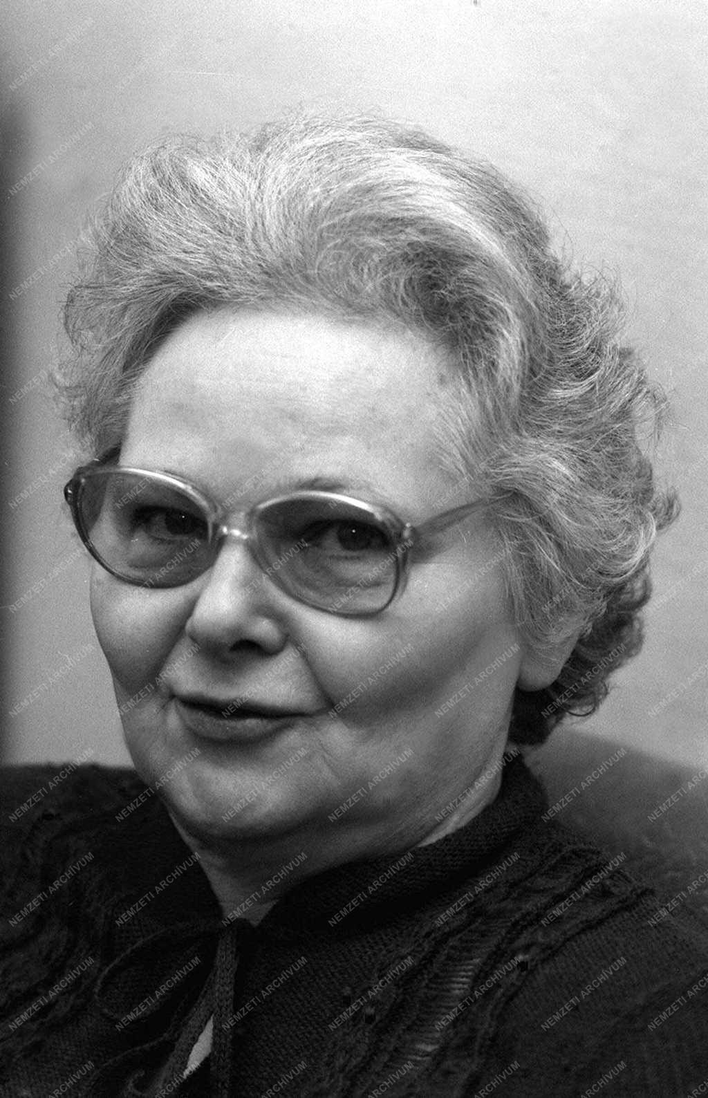 Bede Anna költő