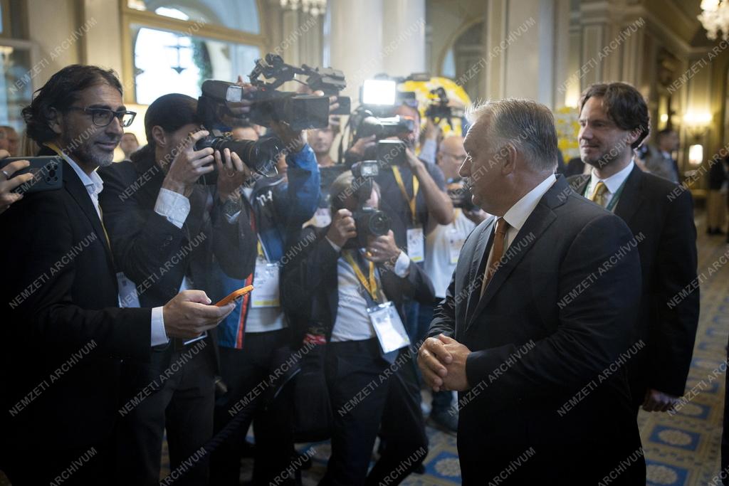 Orbán Viktor az Európai Ház - Ambrosetti fórumon