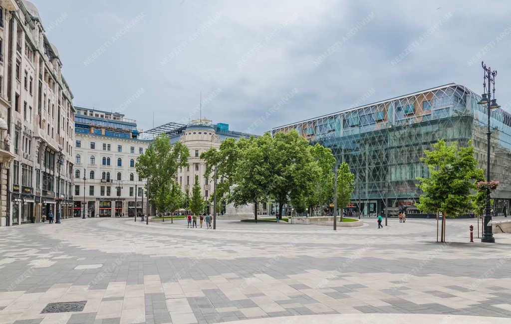 Városkép - Budapest - Vörösmarty tér