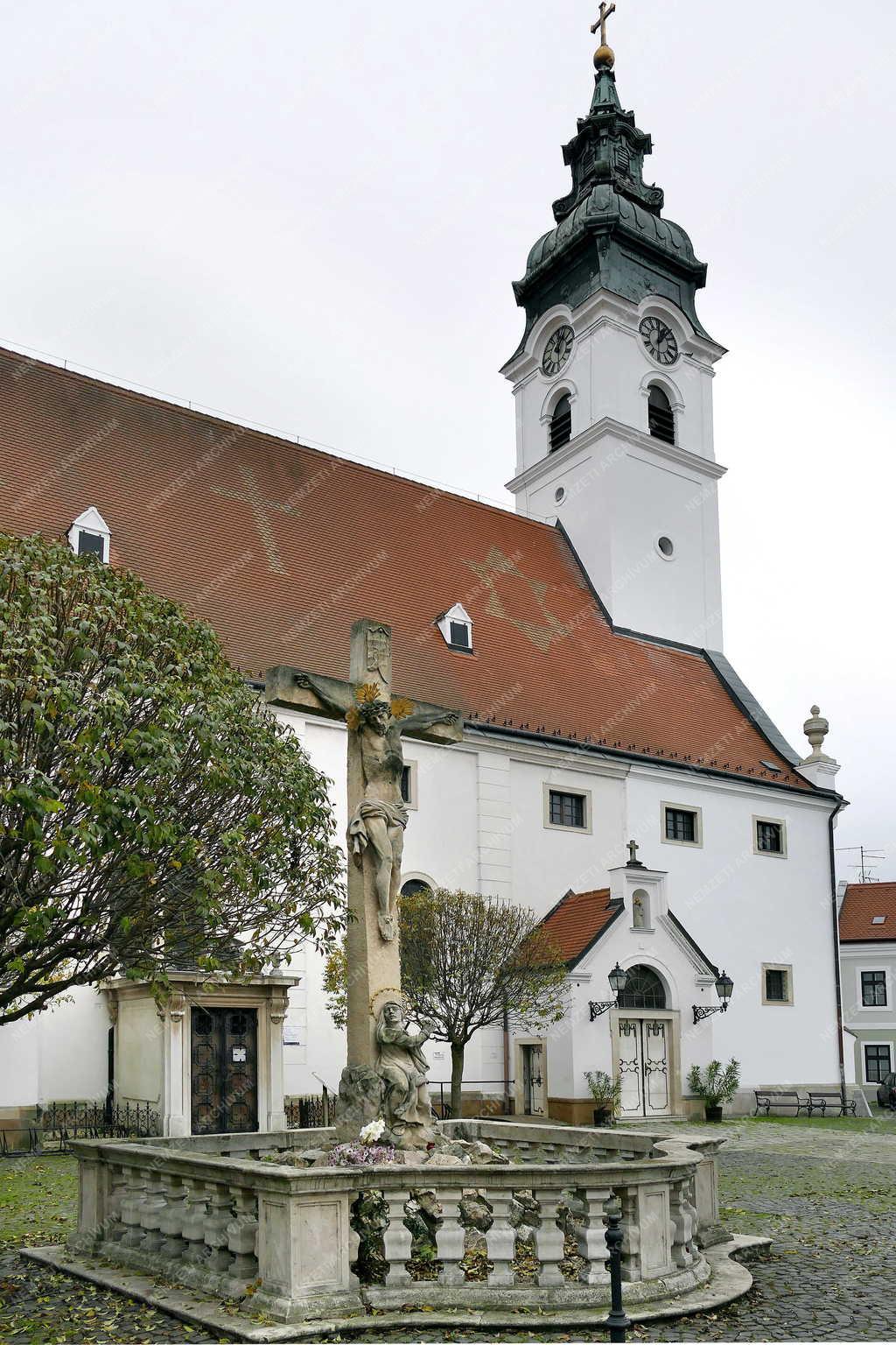 Városkép - Mosonmagyaróvár - Óvári Szűz Mária Királynő és Szent Gotthárd templom