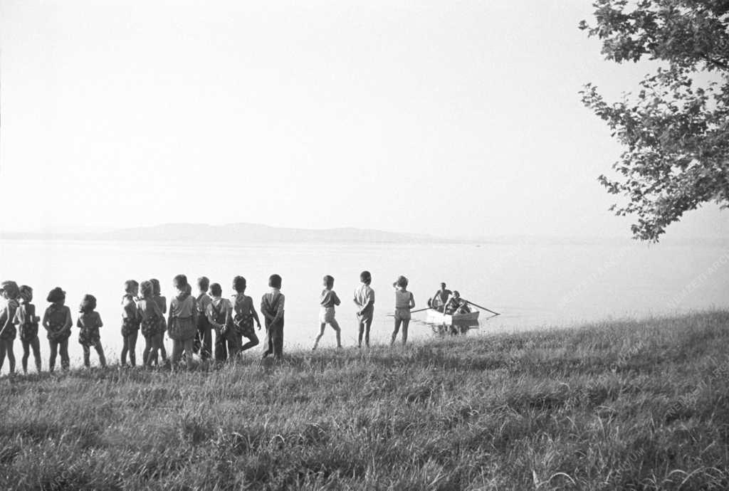 Nyaralás, vakáció - Balatonboglári SZOT gyermeküdültetés