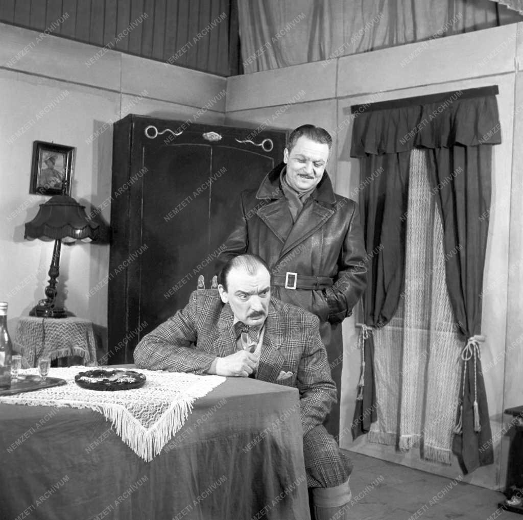 Színház - Állami Déryné Színház - Határszélen