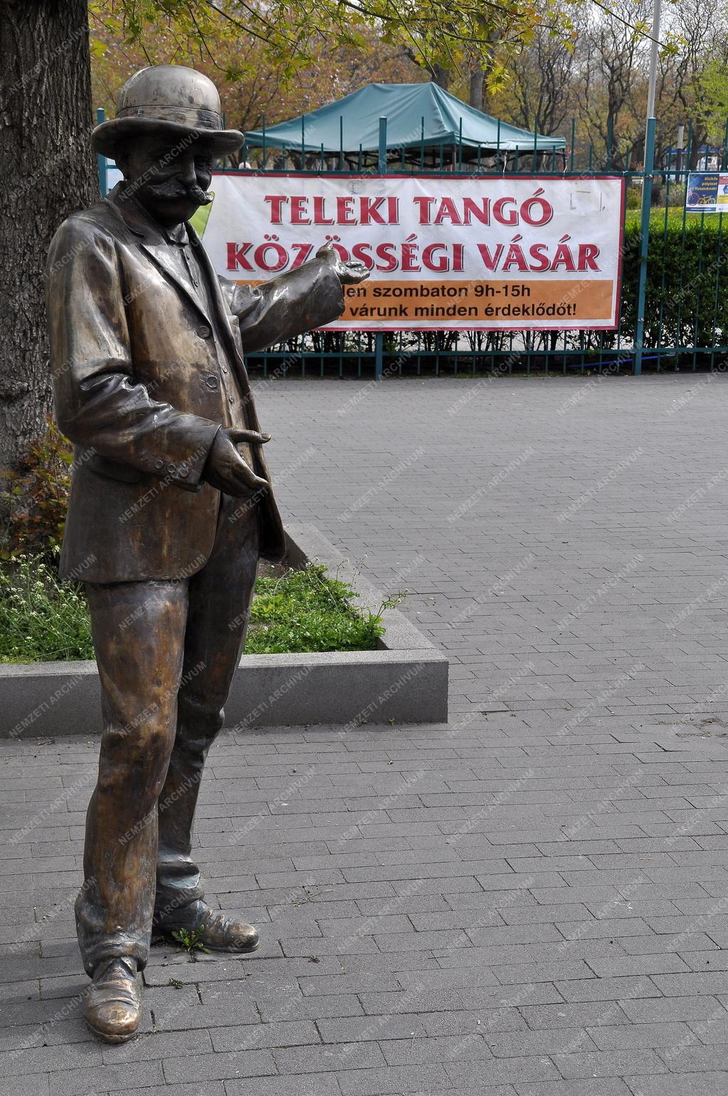 Városkép - Budapest - Ószeres szobra a Teleki téren